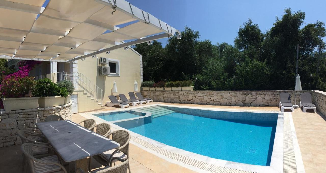 Petrino - Central Flat Location Within Kassiopi. Sleeps 8 Villa Kassiopi