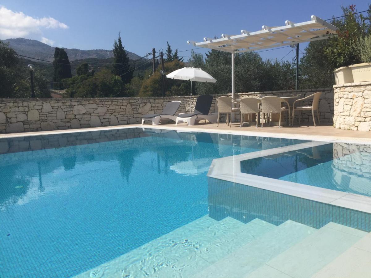 Petrino - Flat Location Within Kassiopi. Sleeps 8 Villa