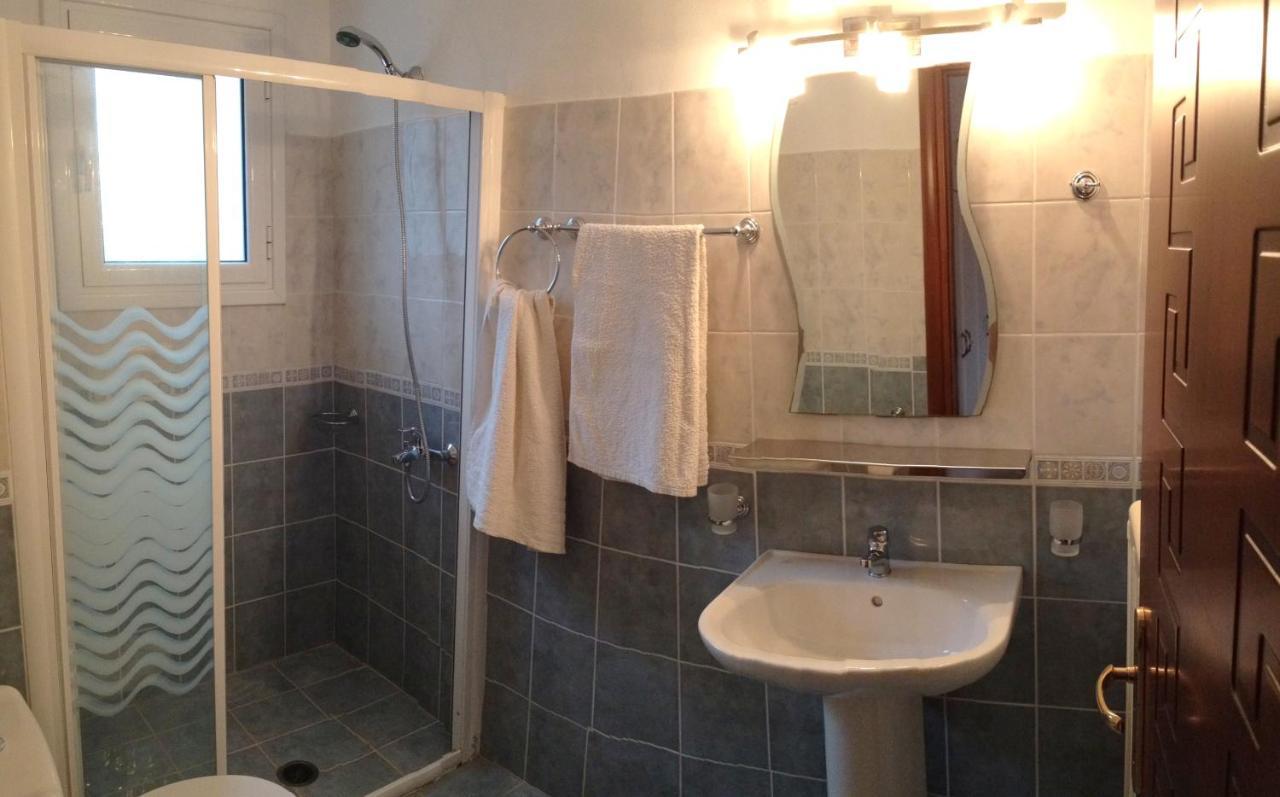 Petrino - Flat Location Within Kassiopi. Sleeps 8 Villa *