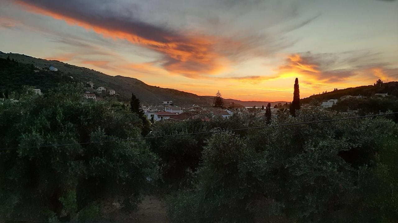 Petrino - Flat Location Within Kassiopi. Sleeps 8 Kassiopi