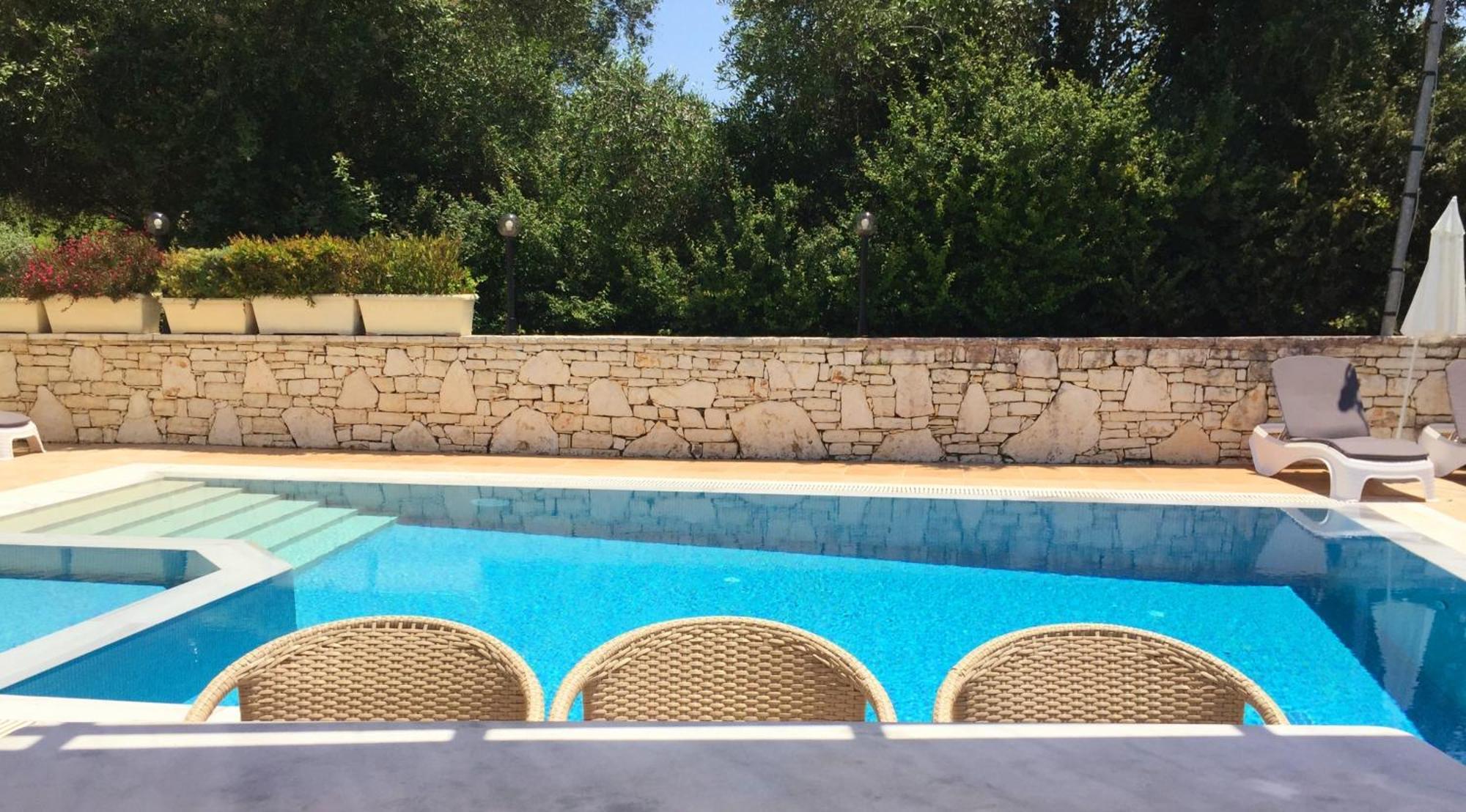 Petrino - Flat Location Within Kassiopi. Sleeps 8 Villa
